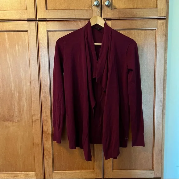 Guess Sweater - Picture 2 of 10